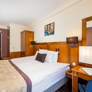 4* Szálloda Exe Carlton