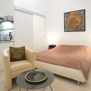 Claudia Apartament